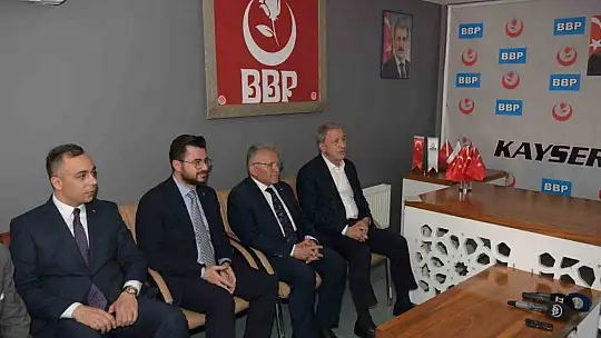 Bakan Akar ve Büyükkılıç Dernekleri ziyaret etti