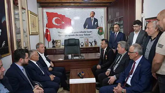 Bakan Akar ve Büyükkılıç Dernekleri ziyaret etti