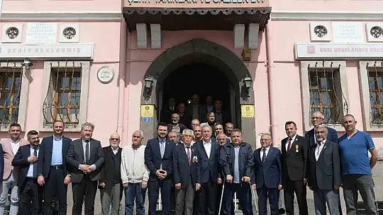 Bakan Akar ve Büyükkılıç Dernekleri ziyaret etti