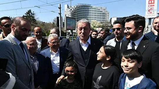 Bakan Akar Ve Büyükkılıç tarihi kapalı çarşı esnafını ziyaret etti