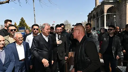 Bakan Akar Ve Büyükkılıç tarihi kapalı çarşı esnafını ziyaret etti