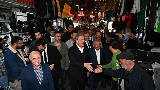 Bakan Akar Ve Büyükkılıç tarihi kapalı çarşı esnafını ziyaret etti