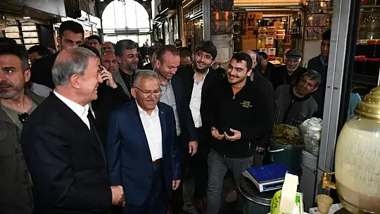 Bakan Akar Ve Büyükkılıç tarihi kapalı çarşı esnafını ziyaret etti