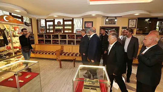 Akar ve Büyükkılıç, Şehit Cennet Yiğit'in ailesini ziyaret etti