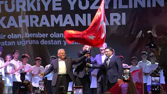 Özhaseki, Cumhuriyet Meydanı'nda konuştu