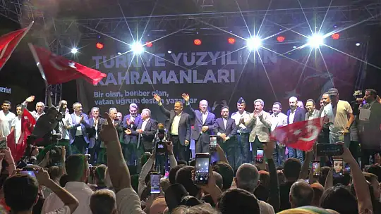 Özhaseki, Cumhuriyet Meydanı'nda konuştu