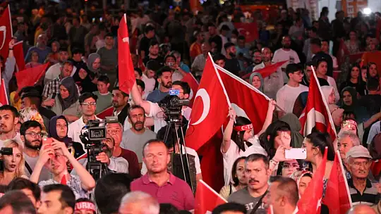 Özhaseki, Cumhuriyet Meydanı'nda konuştu