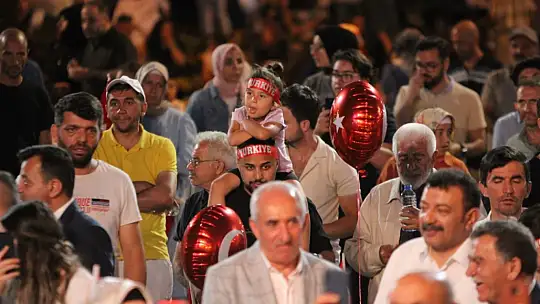 Özhaseki, Cumhuriyet Meydanı'nda konuştu