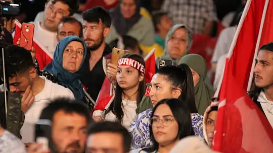 Özhaseki, Cumhuriyet Meydanı'nda konuştu