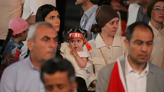 Özhaseki, Cumhuriyet Meydanı'nda konuştu