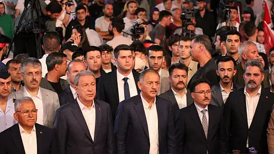 Özhaseki, Cumhuriyet Meydanı'nda konuştu