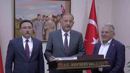 Özhaseki Kayseri'de valilik önünde protokol üyeleri karşıladı