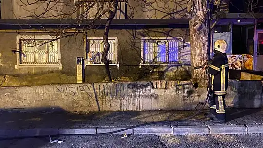 Balkonda çıkan yangın itfaiye ekipleri tarafından söndürüldü