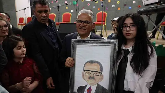 Büyükkılıç,Engelsiz Yaşam Merkezi'nde özel vatandaşlarla buluştu