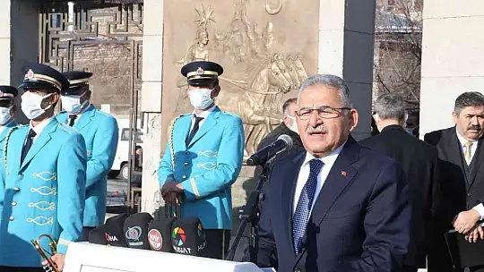 Büyükkılıç: 'Kayseri 103 yıldır aynı yerde, aynı kararlılıkla vatanına ve cumhuriyetine sahip çıkıyor'
