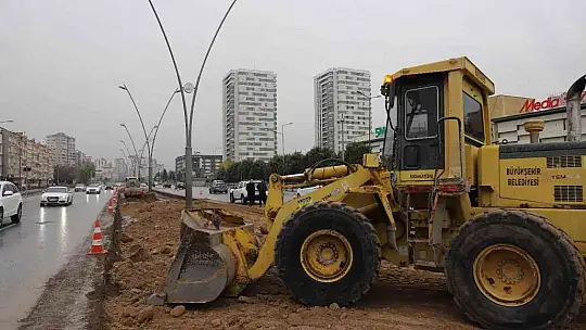 Büyükkılıç: 'MKP Bulvarı'nda 47 iş makinası ve 100 personel ile çalışıyoruz'