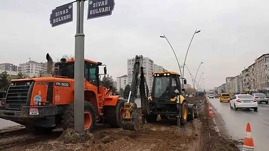 Büyükkılıç: 'MKP Bulvarı'nda 47 iş makinası ve 100 personel ile çalışıyoruz'