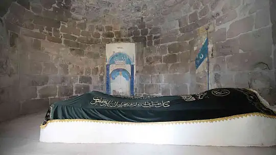 Büyükkılıç: 'Tarihi türbeyi yeniden ayağa kaldırdık'