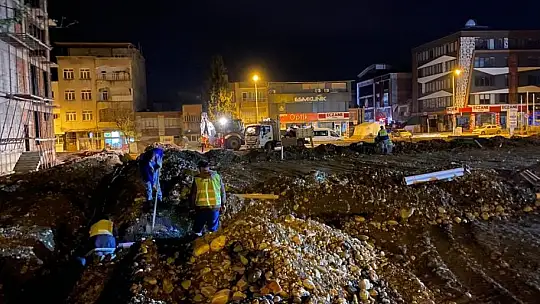 Büyükşehir depremin ilk gününden beri yaraları sarıyor