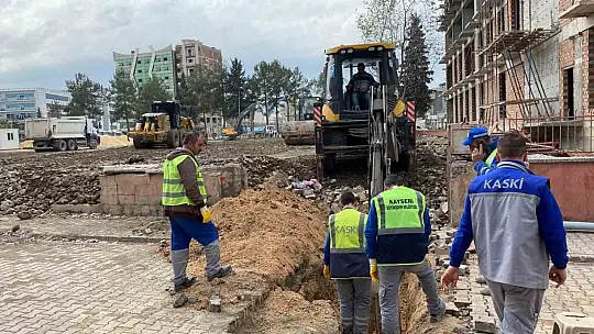 Büyükşehir depremin ilk gününden beri yaraları sarıyor