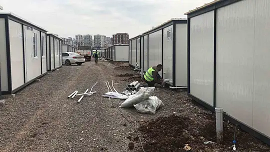 Büyükşehir depremin ilk gününden beri yaraları sarıyor