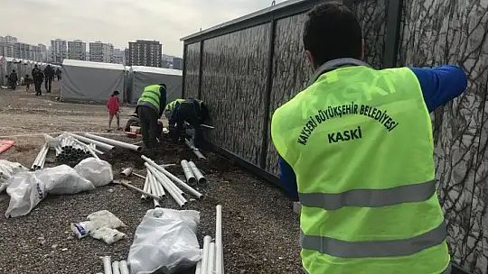 Büyükşehir depremin ilk gününden beri yaraları sarıyor