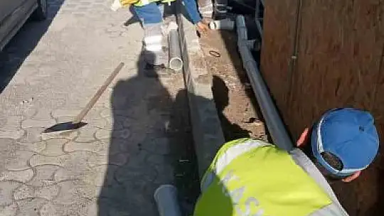 Büyükşehir depremin ilk gününden beri yaraları sarıyor