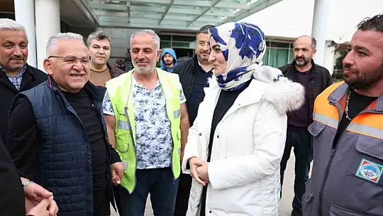 Büyükşehir, 16 ilçe belediyesi ile Kahramanmaraş'ta yaraları sarıyor