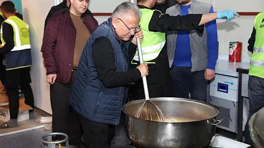 Büyükşehir, 16 ilçe belediyesi ile Kahramanmaraş'ta yaraları sarıyor