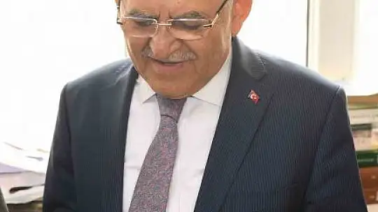 Büyükkılıç 4 yılda Kayseri'ye 44 eseri yazın dünyasına kazandırdı.