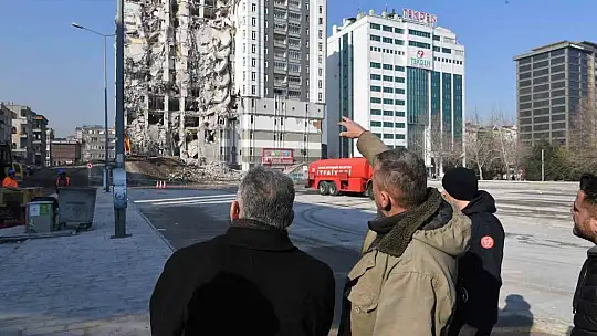 Büyükkılıç, yıkım çalışmalarını inceledi