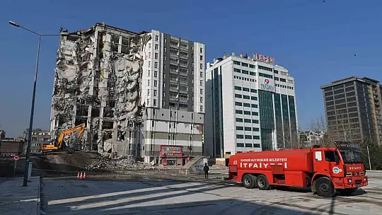 Büyükkılıç, yıkım çalışmalarını inceledi