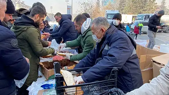 Deprem bölgesinde yaralar sarılıyor