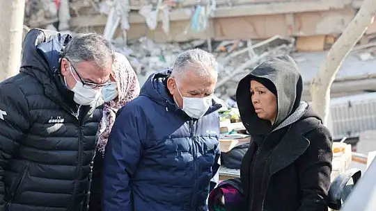 Deprem bölgesinde yaralar sarılıyor