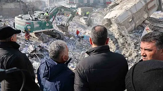 Deprem bölgesinde yaralar sarılıyor