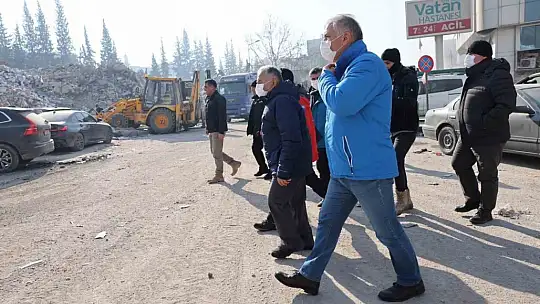 Deprem bölgesinde yaralar sarılıyor