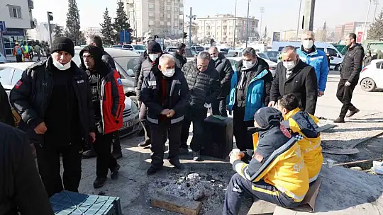 Deprem bölgesinde yaralar sarılıyor