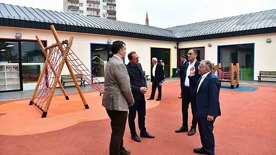 Büyükkılıç, çocuk kütüphanesini yerinde inceledi