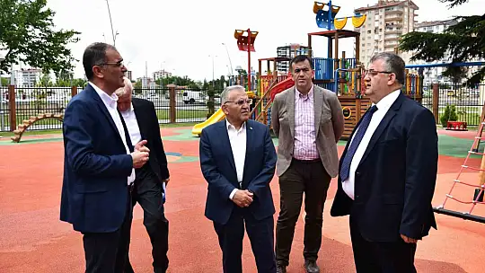 Büyükkılıç, çocuk kütüphanesini yerinde inceledi