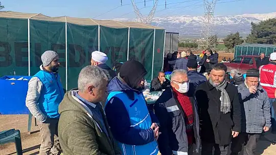 Büyükşehir'den depremzedelere yemek ikramı