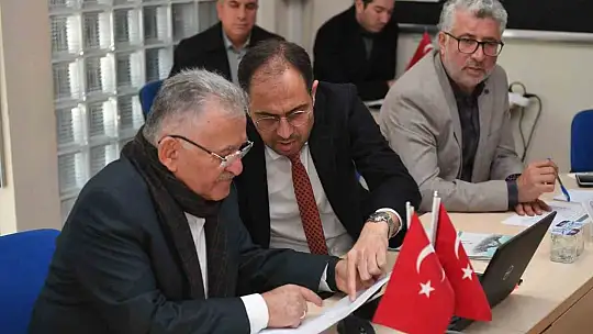 Büyükkılıç depremzedeleri ziyaret etti