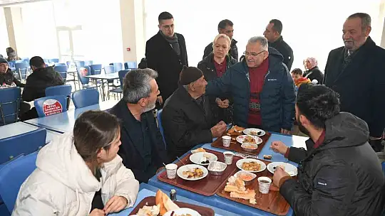 Büyükkılıç, depremzedeleri kaldıkları yurtta ziyaret etti