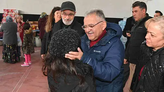 Büyükkılıç, depremzedeleri kaldıkları yurtta ziyaret etti