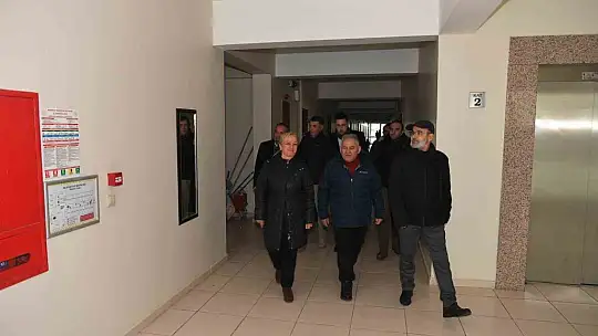 Büyükkılıç, depremzedeleri kaldıkları yurtta ziyaret etti