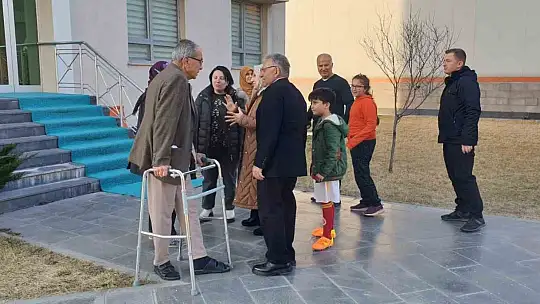 Büyükkılıç depremzedeleri yalnız bırakmıyor