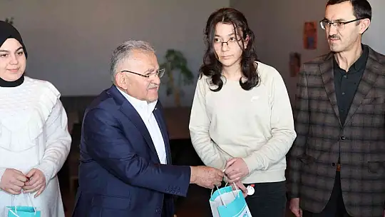 Başkan Büyükkılıç, Develi'de başarılı öğrencileri ödüllendirdi