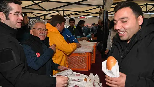 Başkan Büyükkılıç, Elbistan Kayseri Çarşısı'nda esnafı ziyaret etti