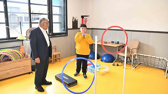 Büyükkılıç, özel çocuklarla bir araya geldi