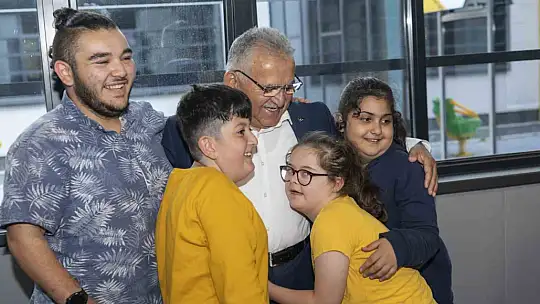 Büyükkılıç, özel çocuklarla bir araya geldi