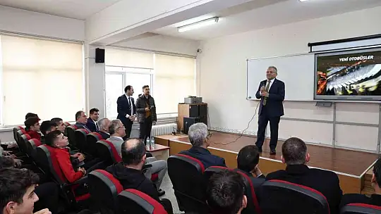 Büyükkılıç, gençlerle kucaklaştı